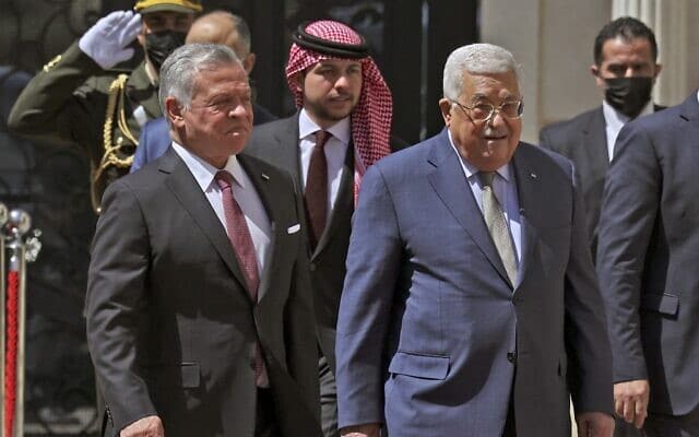 العاهل الأردني لـ عباس: نقف معكم رغم التحديات