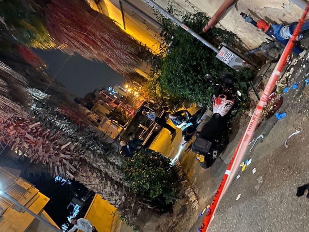 عاجل .. القناة 12 العبرية: بحسب الشرطة، أطلق سائق دراجة نارية النار على مجموعة من المستوطنين وفر من مكان الحادث، ولا تعرف الشرطة على وجه اليقين أن مطلق النار قد تم تحييده- لذا تطلب الشرطة من الجمهور إخلاء الشوارع والمفترقات.