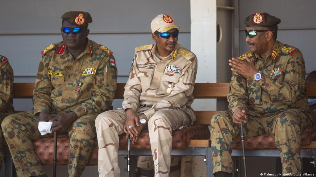 السودان: البرهان يكلف عسكرياً سابقاً بملف التطبيع مع إسرائيل