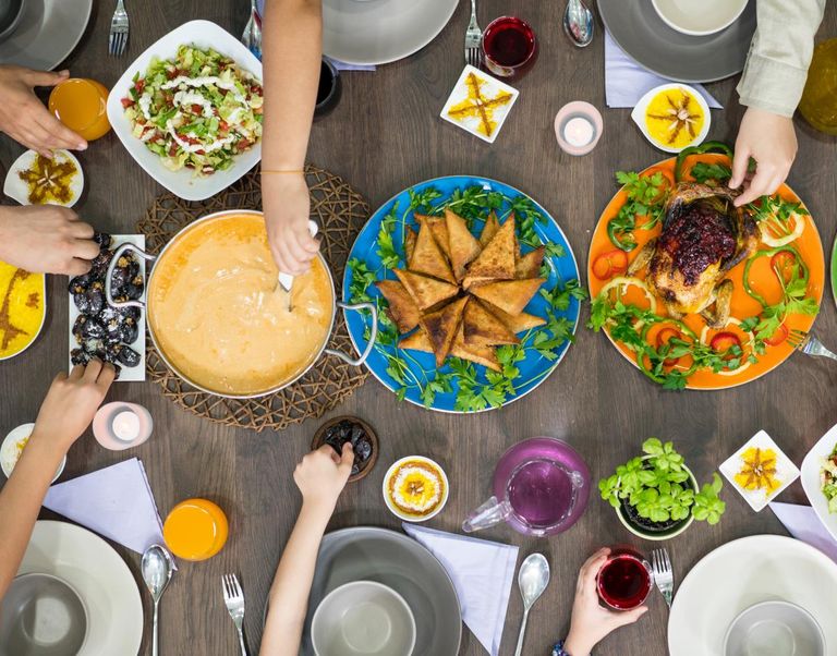 أسباب وحلول الخمول بعد الأكل في رمضان