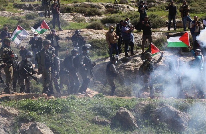 إصابات واعتقالات في مواجهات بين فلسطينيين والشرطة الإسرائيلية في القدس