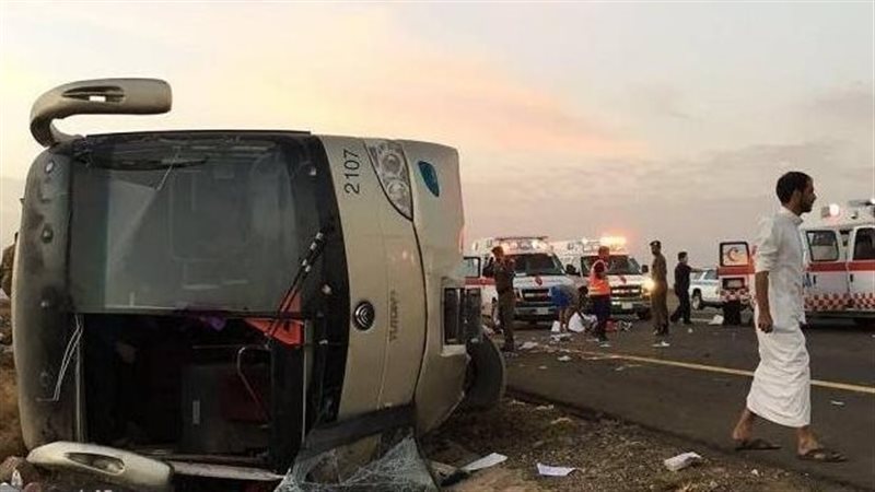 وفاة 8 معتمرين مصريين وإصابة آخرين في حادث مروع بالسعودية