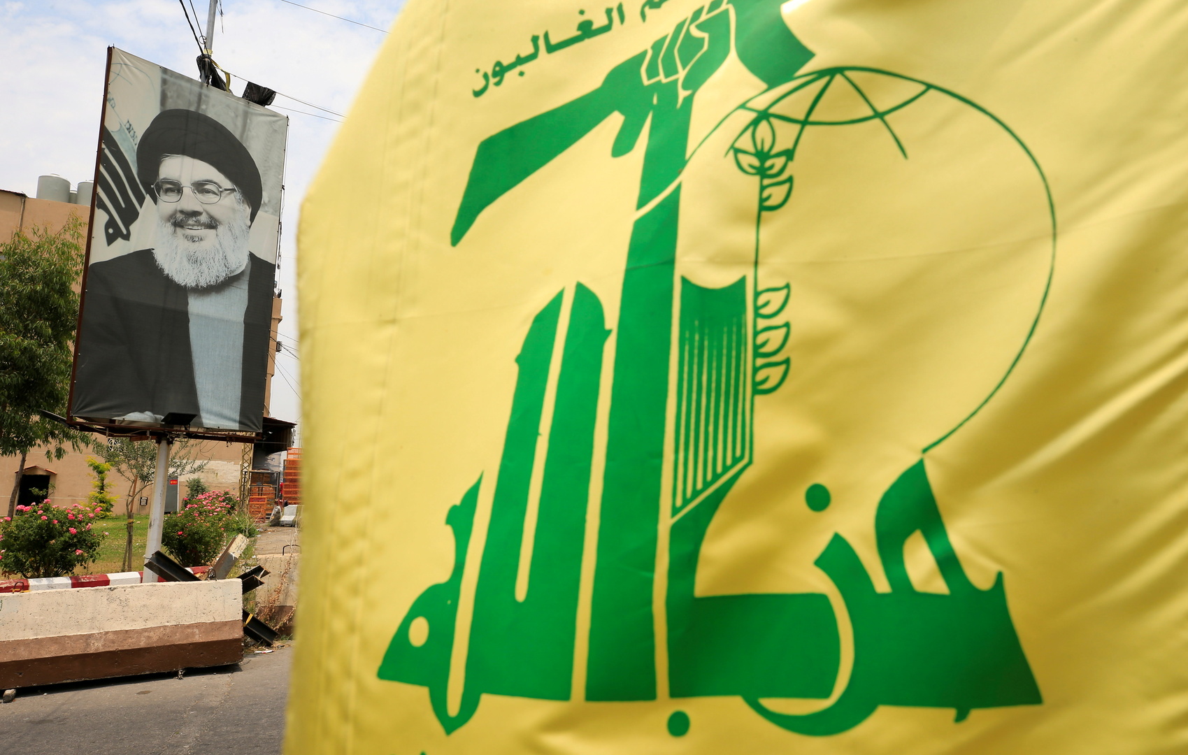 صحيفة إسرائيلية: حزب الله يستغل التوتر بالأقصى لتحسين موقفه في الانتخابات اللبنانية