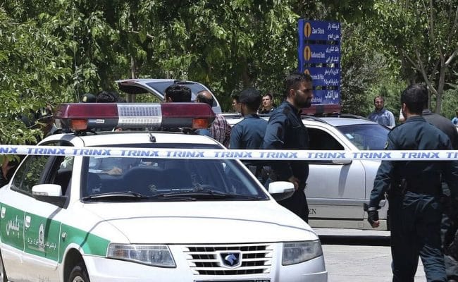 مقتل ضابط شرطة إيراني برصاص مسلحين