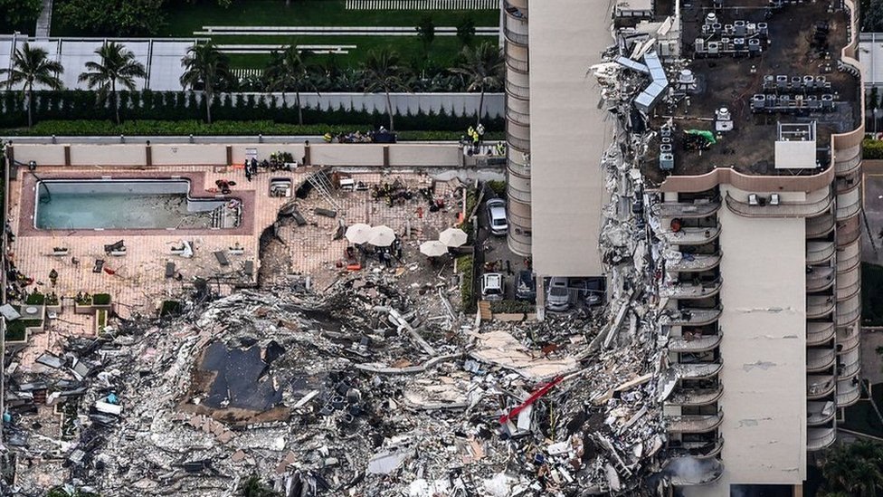 قتلى وجرحى بانهيار مبنى تجاري في إيران