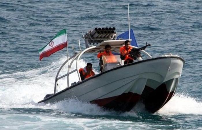 إيران تحتجز سفينة بزعم تهريبها للوقود وتعتقل طاقمها