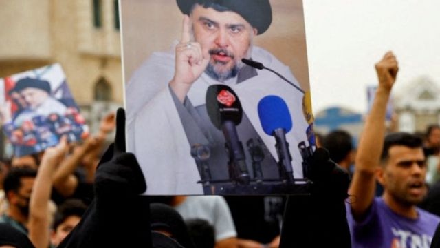 بعد استقالة نواب الصدر.. العراق يدخل "متاهة سياسية"