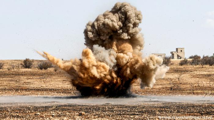 مقتل 11 مدنيا بانفجار لغم في جنوب سوريا