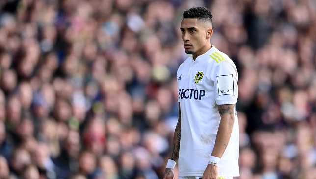 برشلونة يعلن ضم رافينيا