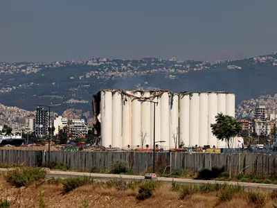 انهيار جزء من صوامع الحبوب في مرفأ بيروت