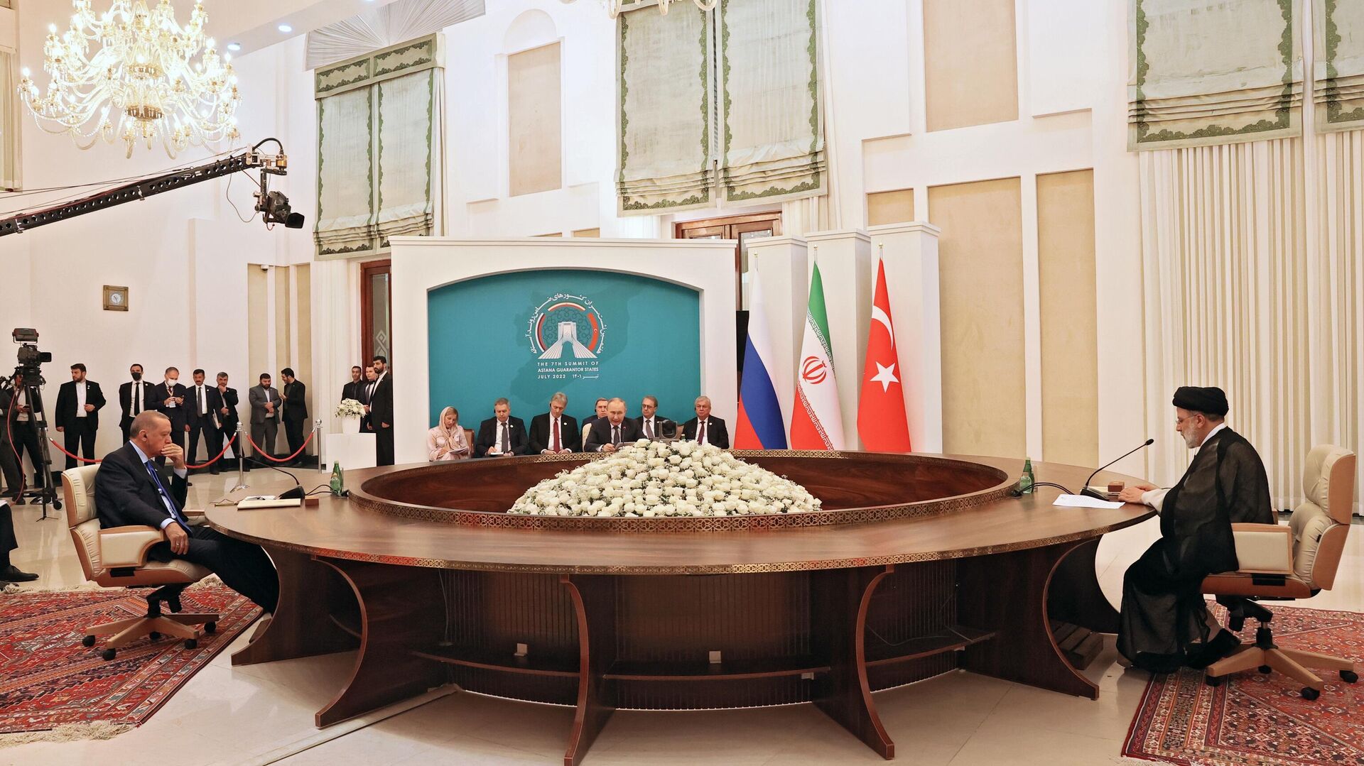 واشنطن تحذر طهران من خطر "التبعية" لموسكو