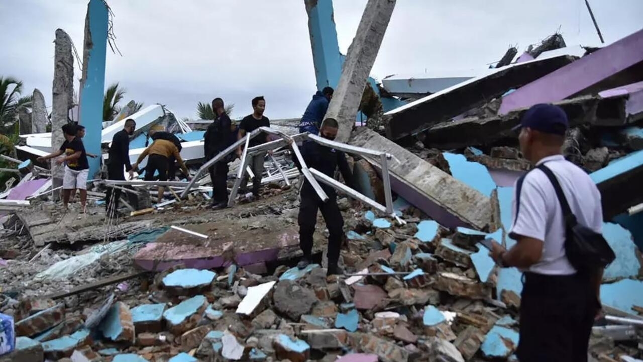 زلزال بقوة 5.7 درجة يهز جنوبي سومطرة في إندونيسيا