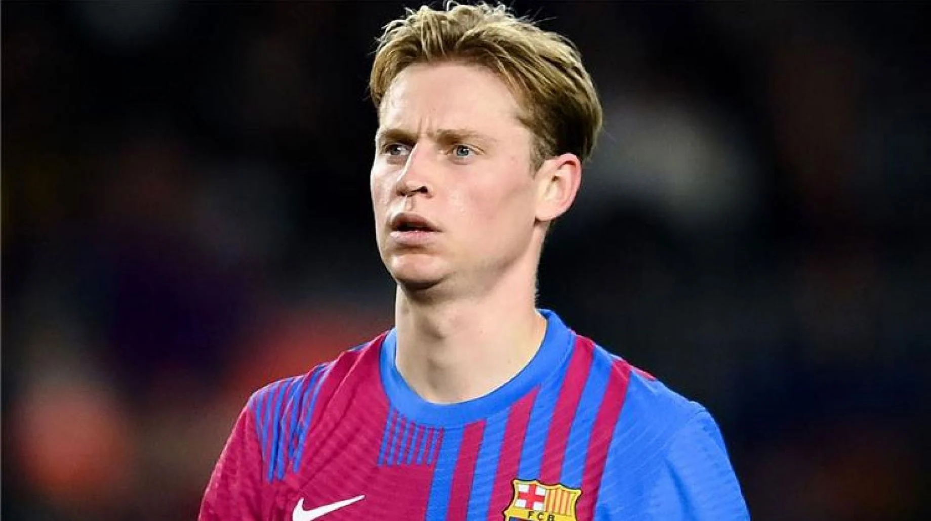 دي يونج "الحل المؤلم" أمام برشلونة لتسجيل لاعبيه الجدد