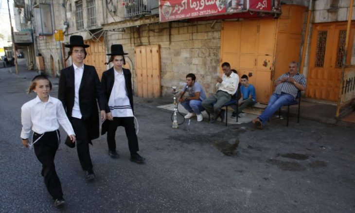 مجموعة “عرين الأسود” الفلسطينية المسلحة تدعو إلى الاشتباك مع المستوطنين الليلة ومحاصرتهم