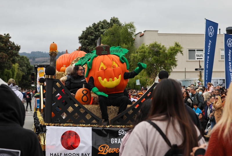 يقطينة تخطف الأنظار في مهرجان بأمريكا