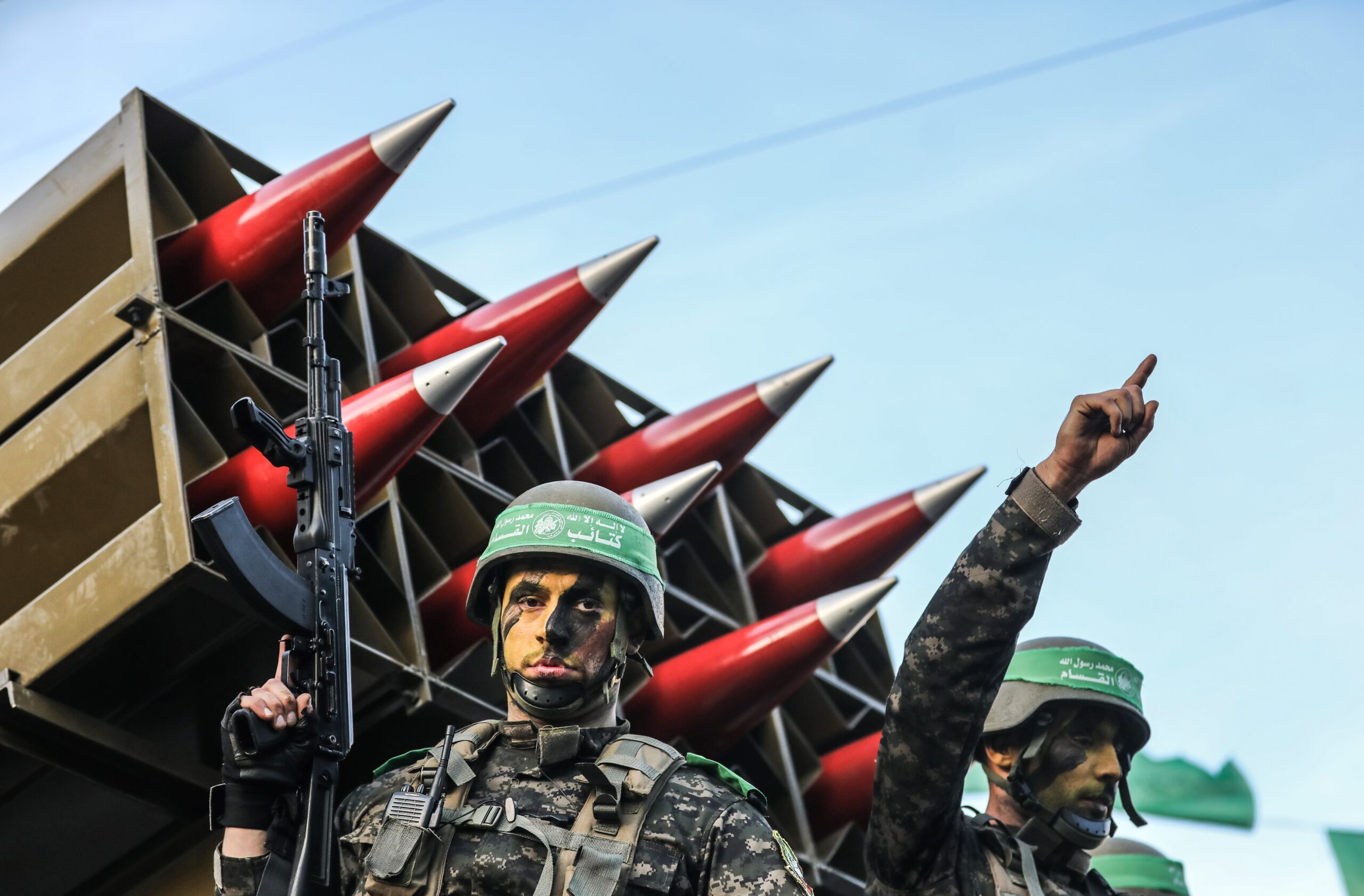 غزة تنتفض وتهدد براجمات الصواريخ وإشهار “سيف القدس” نصرة للأقصى والضفة