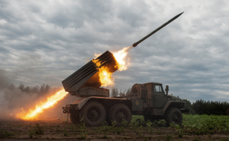 أوكرانيا تستهدف مبنى إدارة مدينة دونيتسك بصواريخ "هيمارس"