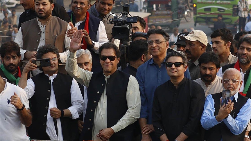 عمران خان يعتزم استئناف المسيرة إلى إسلام آباد للمطالبة بإجراء انتخابات مبكرة في باكستان