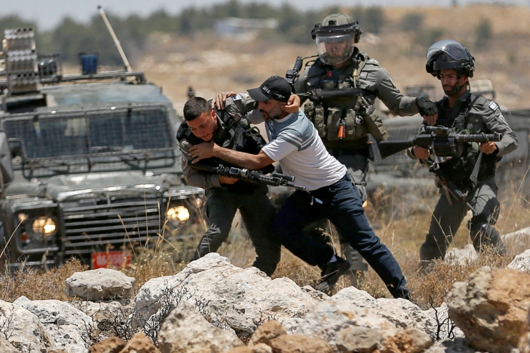 جيش الاحتلال الإسرائيلي يصيب شابين ويعتقل آخر خلال اقتحام جنين