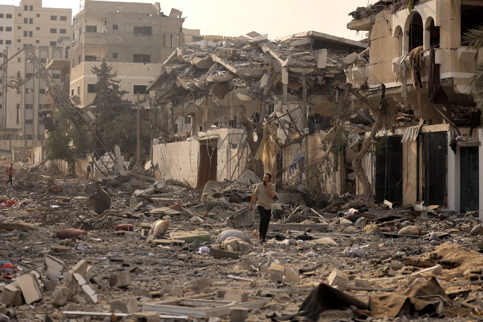 بعد عامين على حرب غزة — هل كان قرار “طوفان الأقصى” صائبًا؟